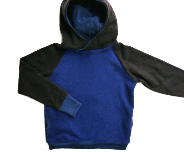 Hoodie  Lammwolle dunkelbraun  / blau  Gr. 116 / 122, sofort lieferbar